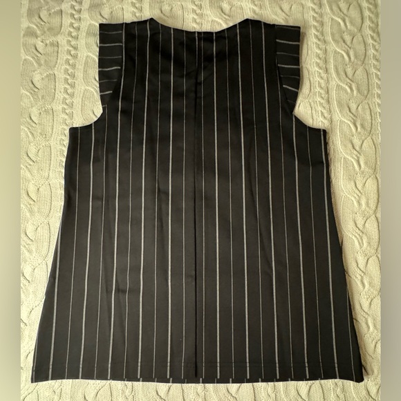 Banana Republic Sleeveless Black with White Pinstripe Blouse - Picture 6 of 12